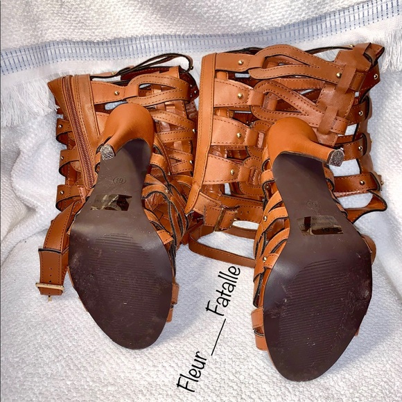 Gorgeous Brown Heel  Boots 🤎 - Picture 3 of 3